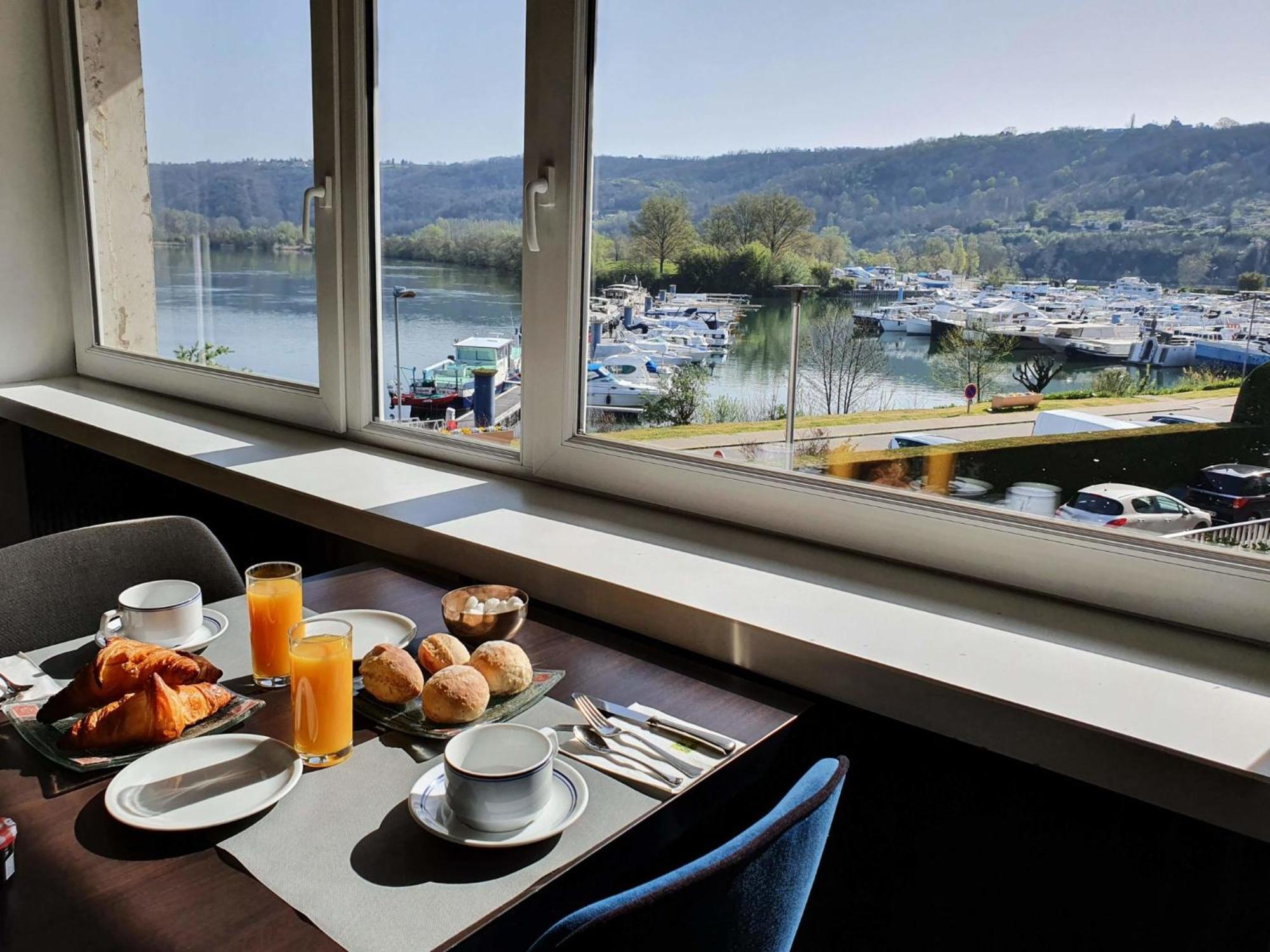 Hotel Le Bellevue Les Roches-de-Condrieu Esterno foto